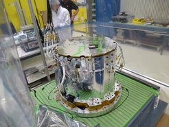 Kerneinheit von LISA Pathfinder vor dem Vibrationstest.