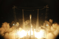 Früherer Start einer Vega-Rakete, die am 2. Dezember auch LISA Pathfinder ins All bringen wird.