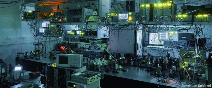 Lasers and squeezed light Lasers and squeezed light